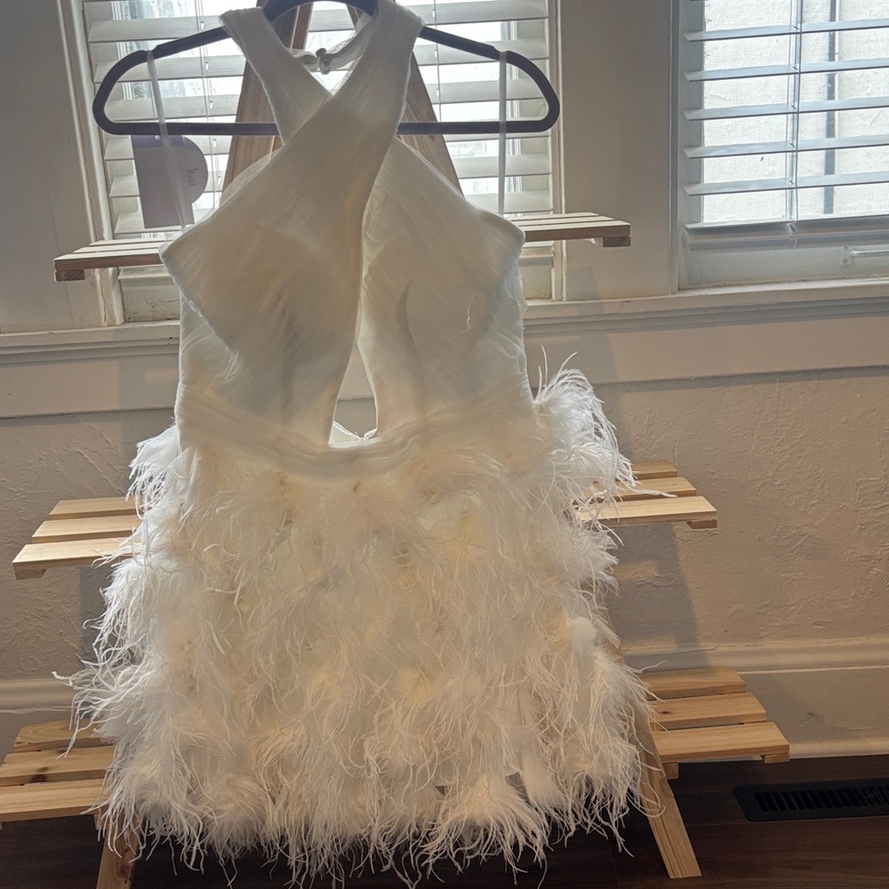 UNTAMED PETALS BY AMANDA JUDGE White Feathered Halter Cocktail Dress